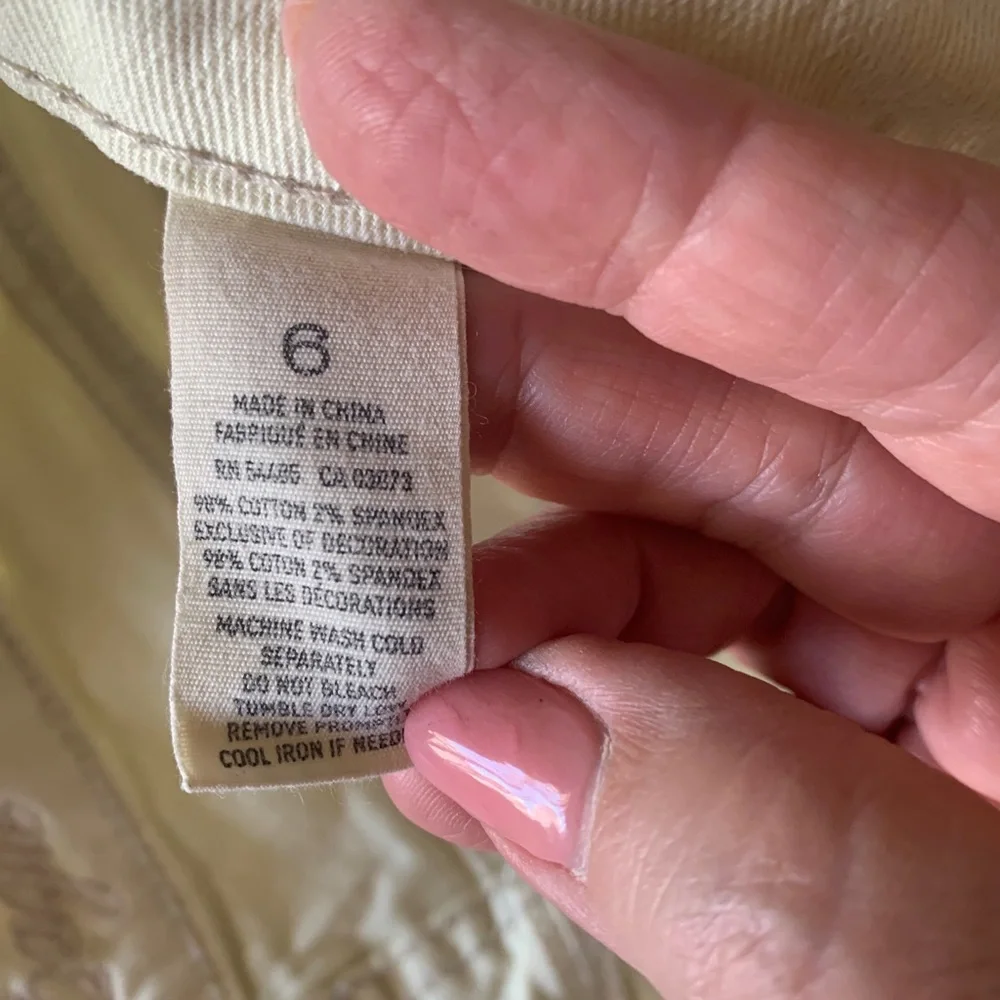 American Eagle Pale Yellow Shorts